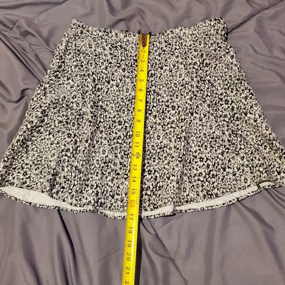 UO Kimchi Blue B/W Flower skater mini skirt - Picture 7 of 7